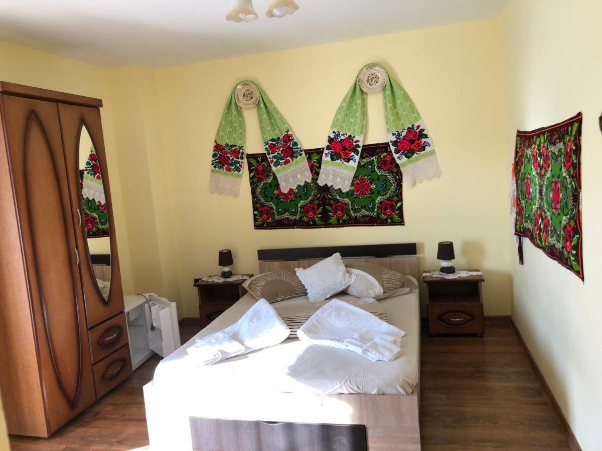 Pensiune Pastravarie La Pintea Haiducu Desesti Bagian luar foto