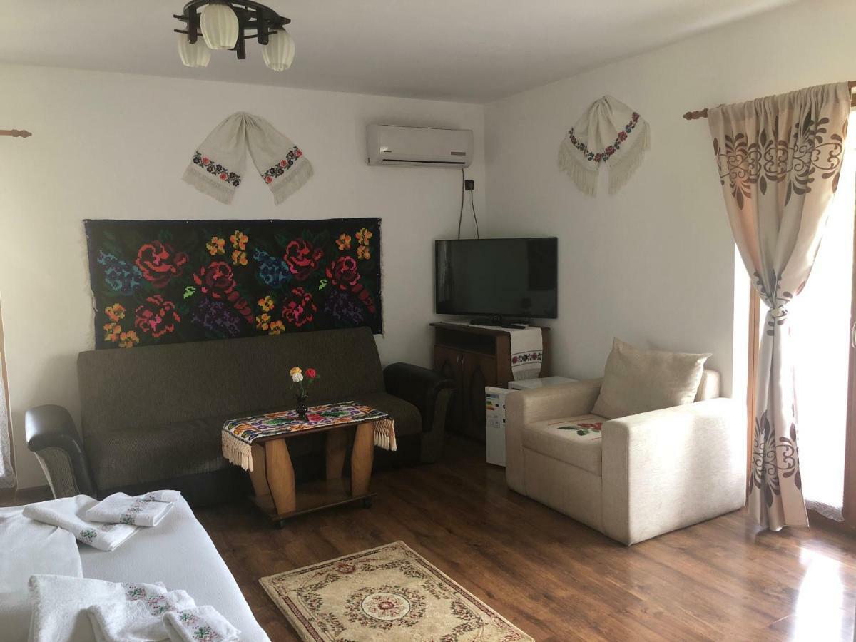 Pensiune Pastravarie La Pintea Haiducu Desesti Bagian luar foto